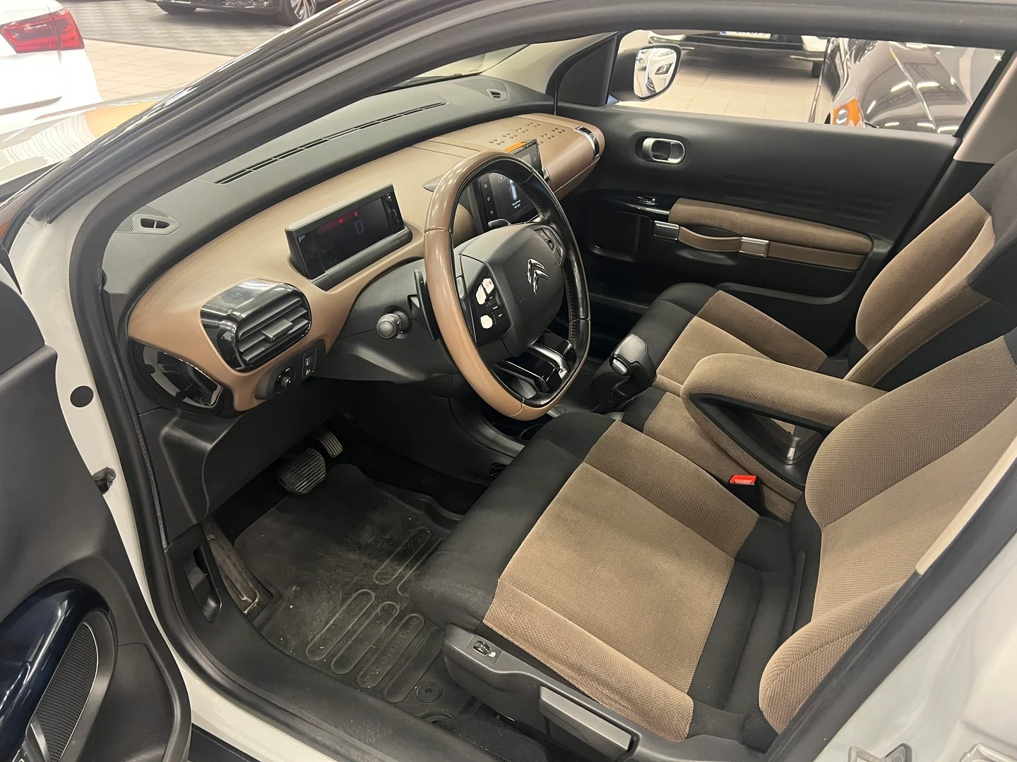 Car Image - 4ASJBj3fWMiuYCjCtLKSDC