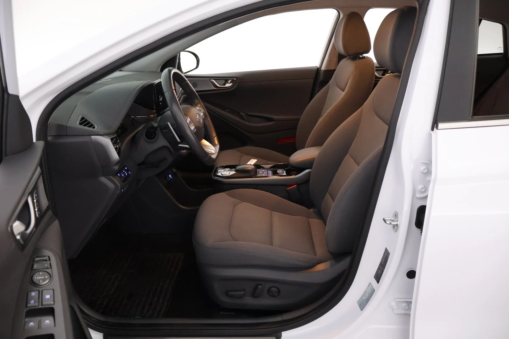 Car Image - 76LOB9n0XXiDi4oHnSJLwl