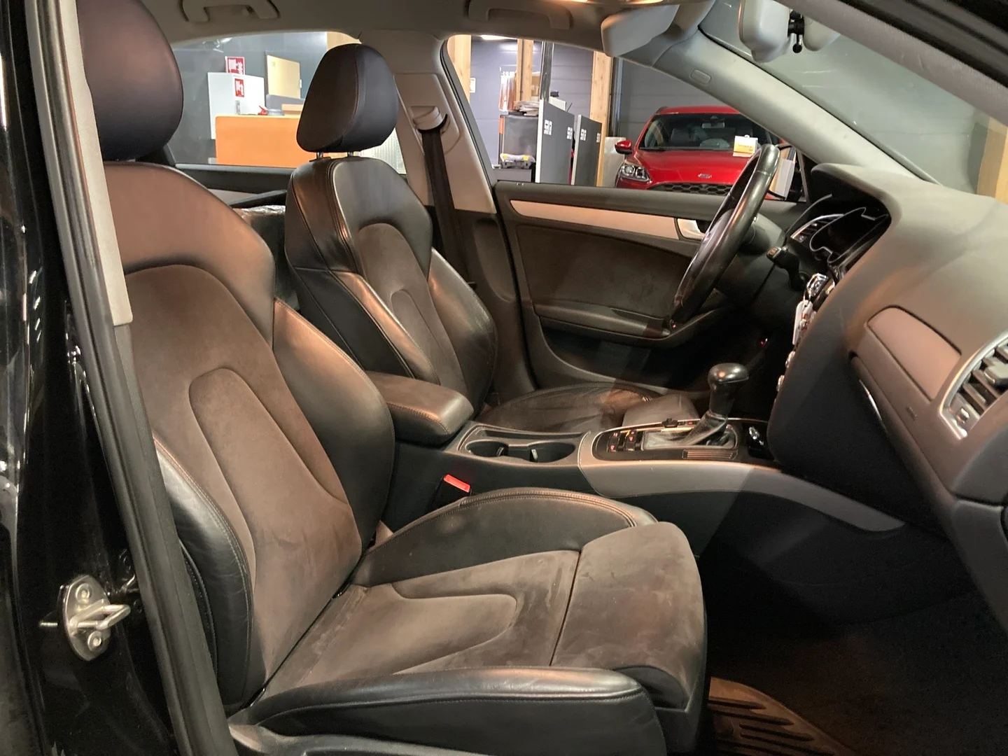 Car Image - 2WuYUUxFfh4GFkjy81bYw2