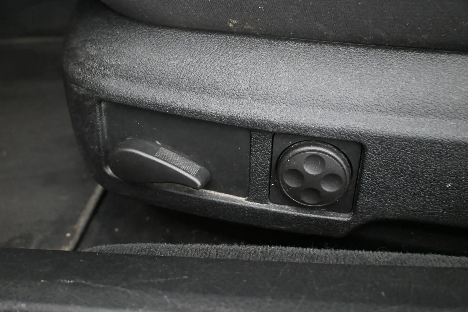 Car Image - 24xGJUJjM4DXAbuPrxcY0E