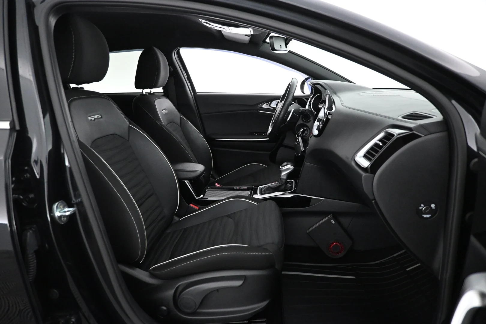 Car Image - 1yTiUoVE5soqWmQv1qKJZl