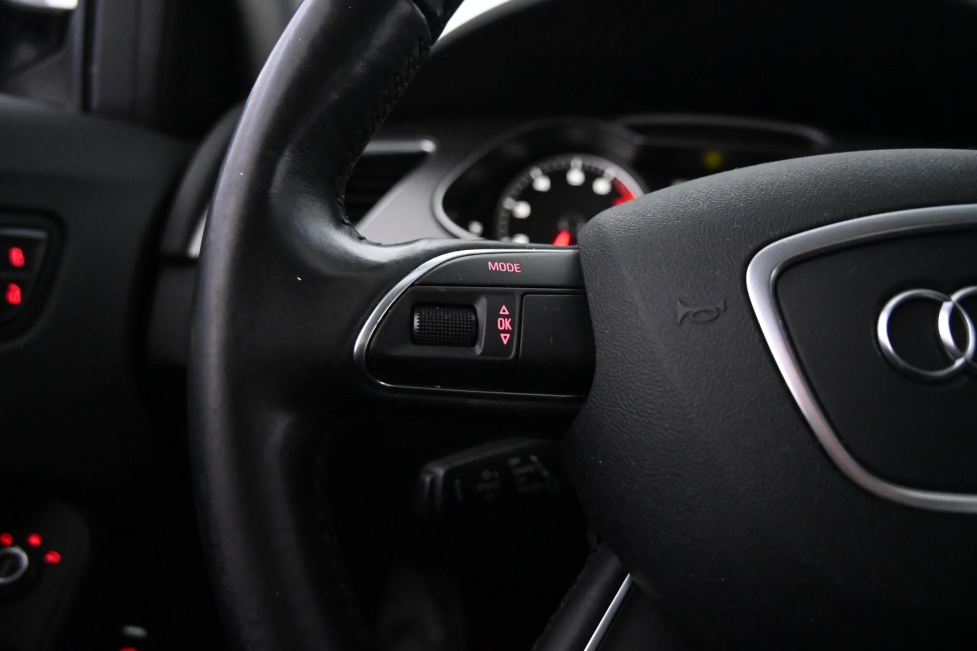 Car Image - 3QBGvw8PVBQq7HvKaqLOzv