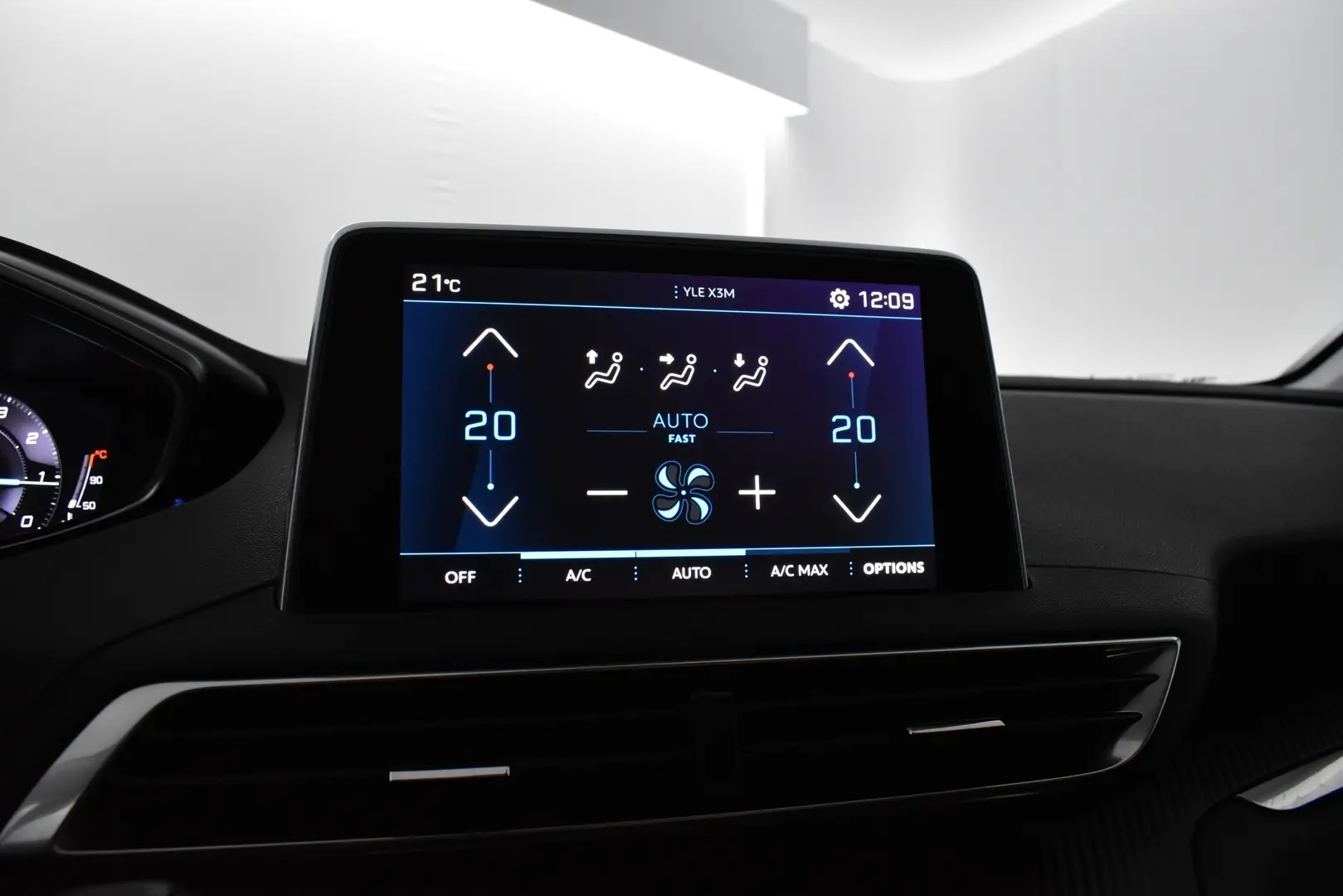 Car Image - 15rTdVIUWDPN3qFciWtYXb