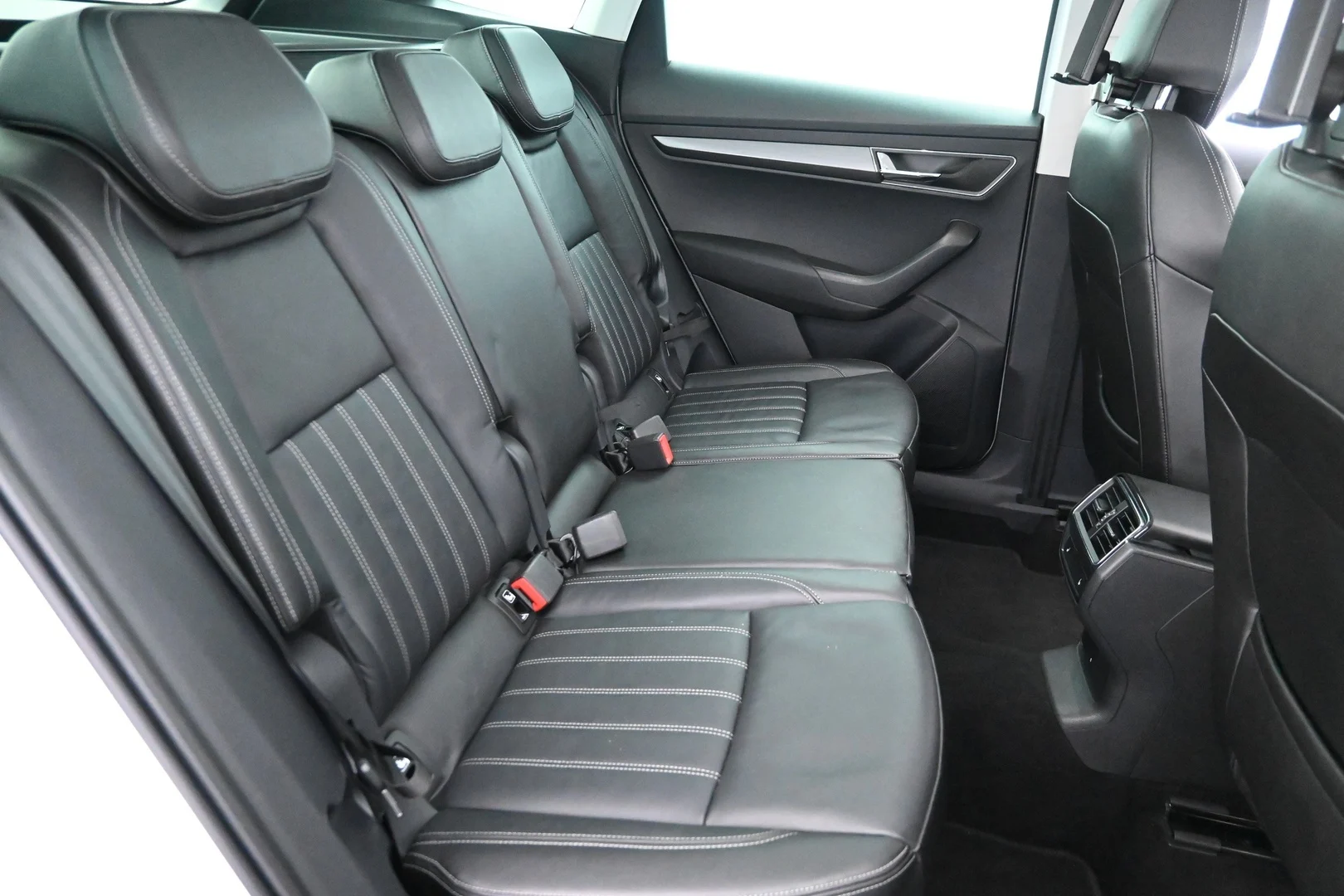 Car Image - 5N0mzvEZeU4yVTrayu20R8