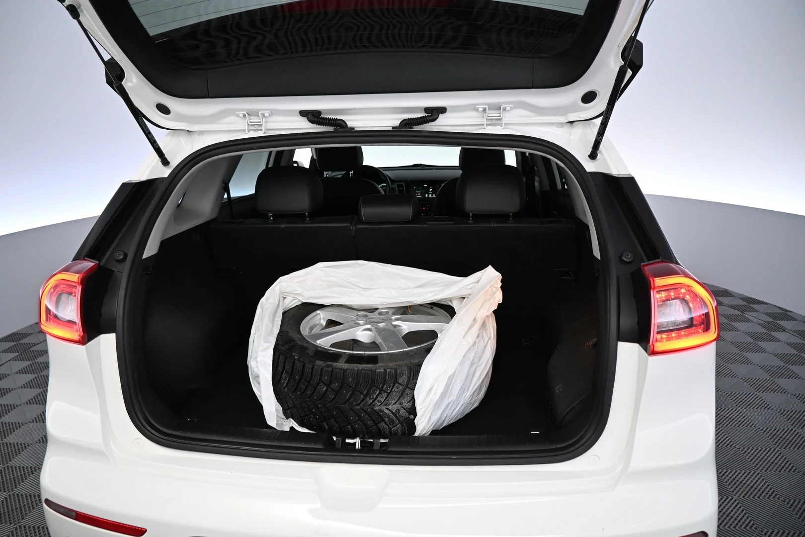 Car Image - 1o1PFunijyk8lGFwx3KhXA