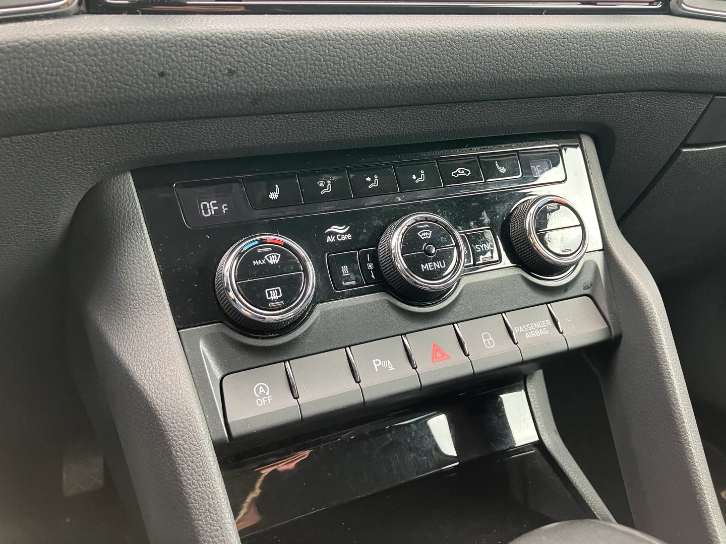 Car Image - FZcZmBvXsrdqV9vLdm3NM