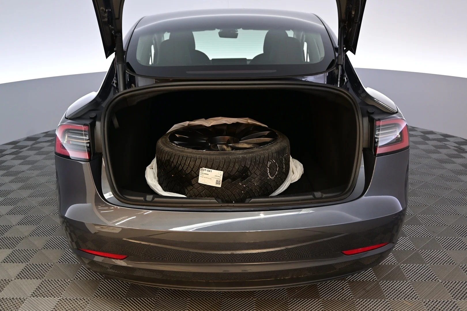 Car Image - 5BpI04B32hsHudFz7xJRKg