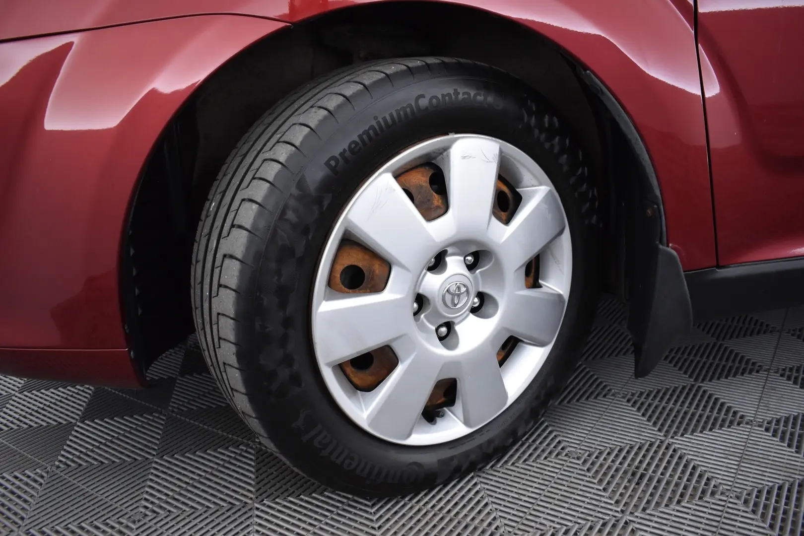 Car Image - 6NNY2N0V1bQ5Jy9XKRCxg8