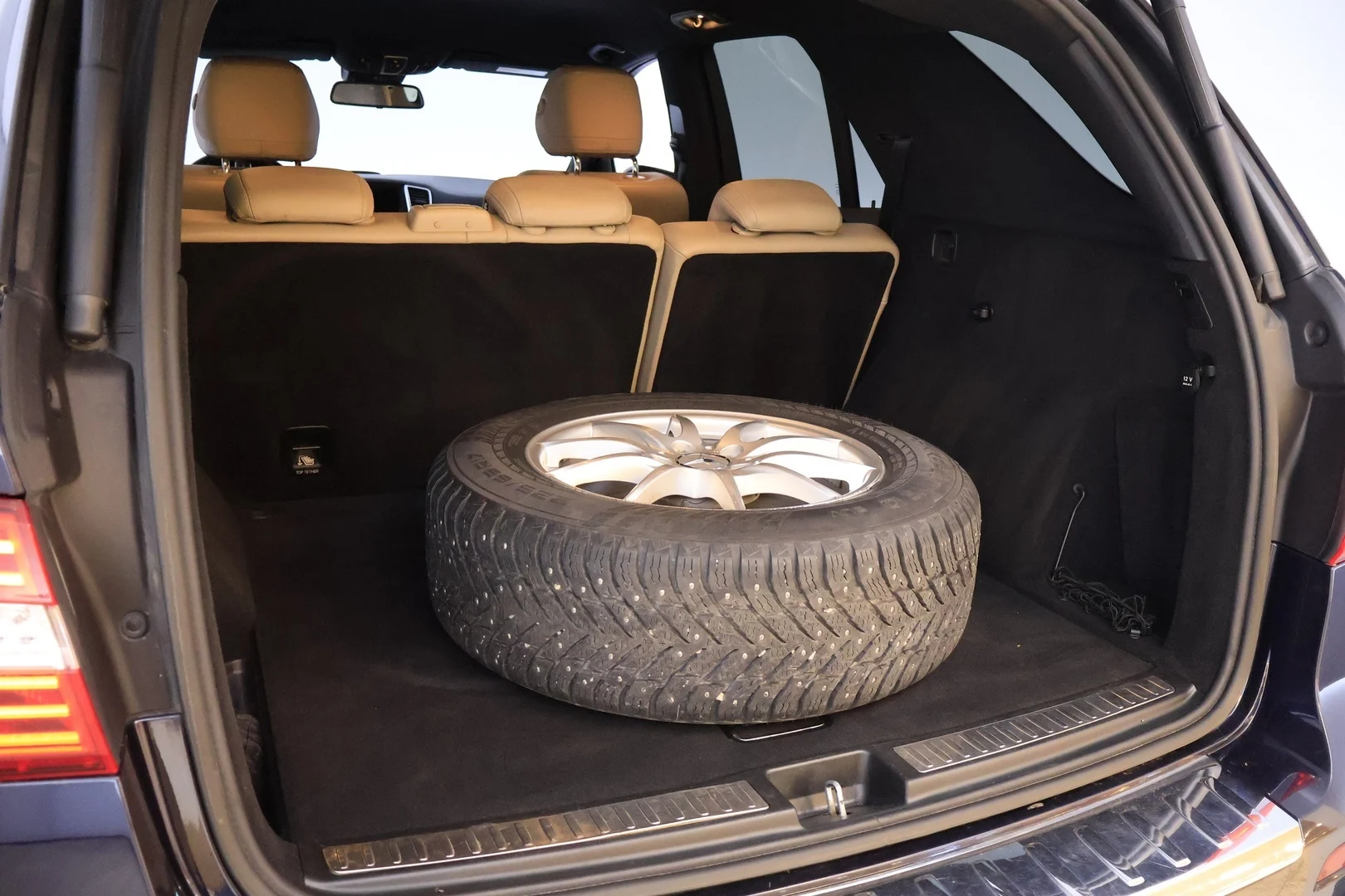 Car Image - 5oBBo2rcucENeE1DA7YqVG