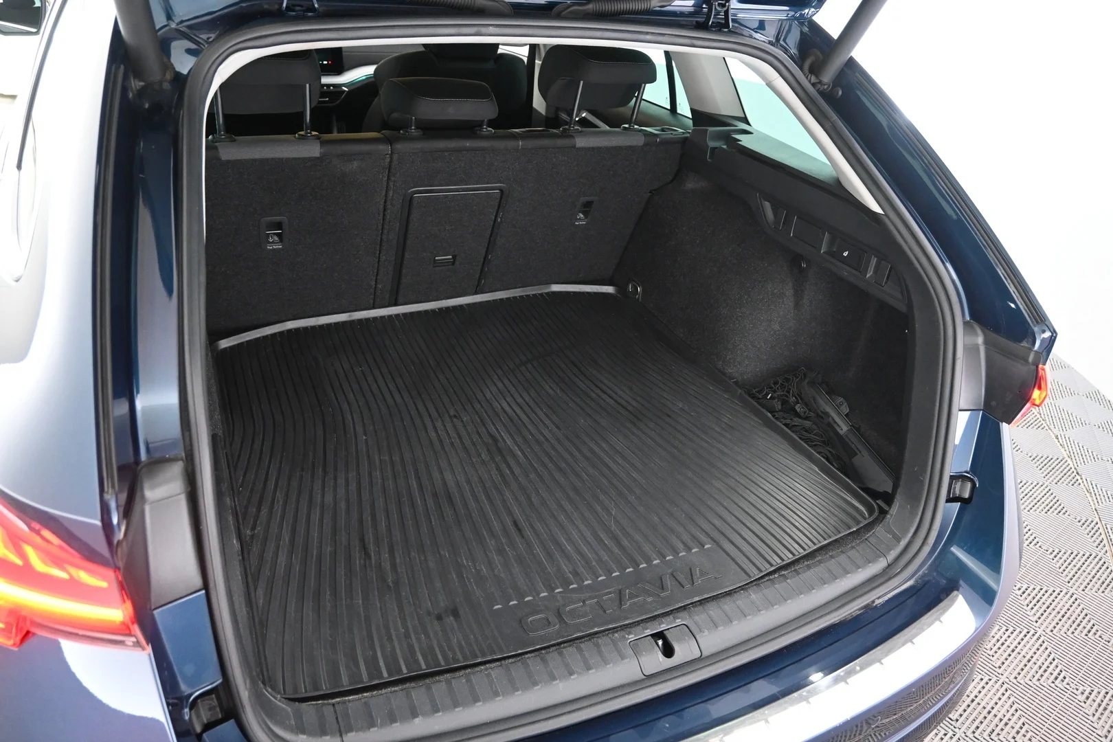 Car Image - 2sFzSRXANkCudJ4INJ7zTq