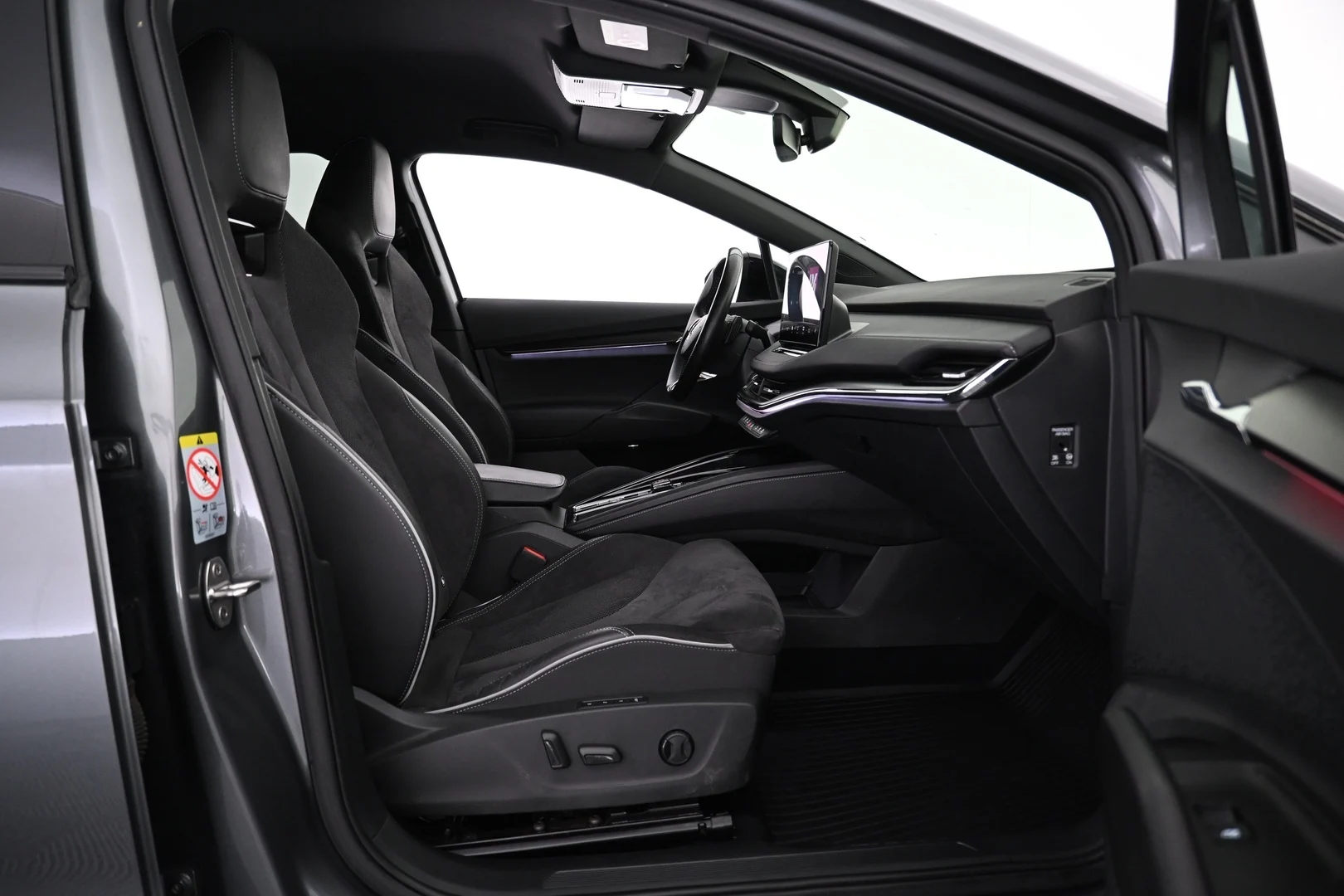 Car Image - 7CDe9bOfpoicuz13y4MbFI