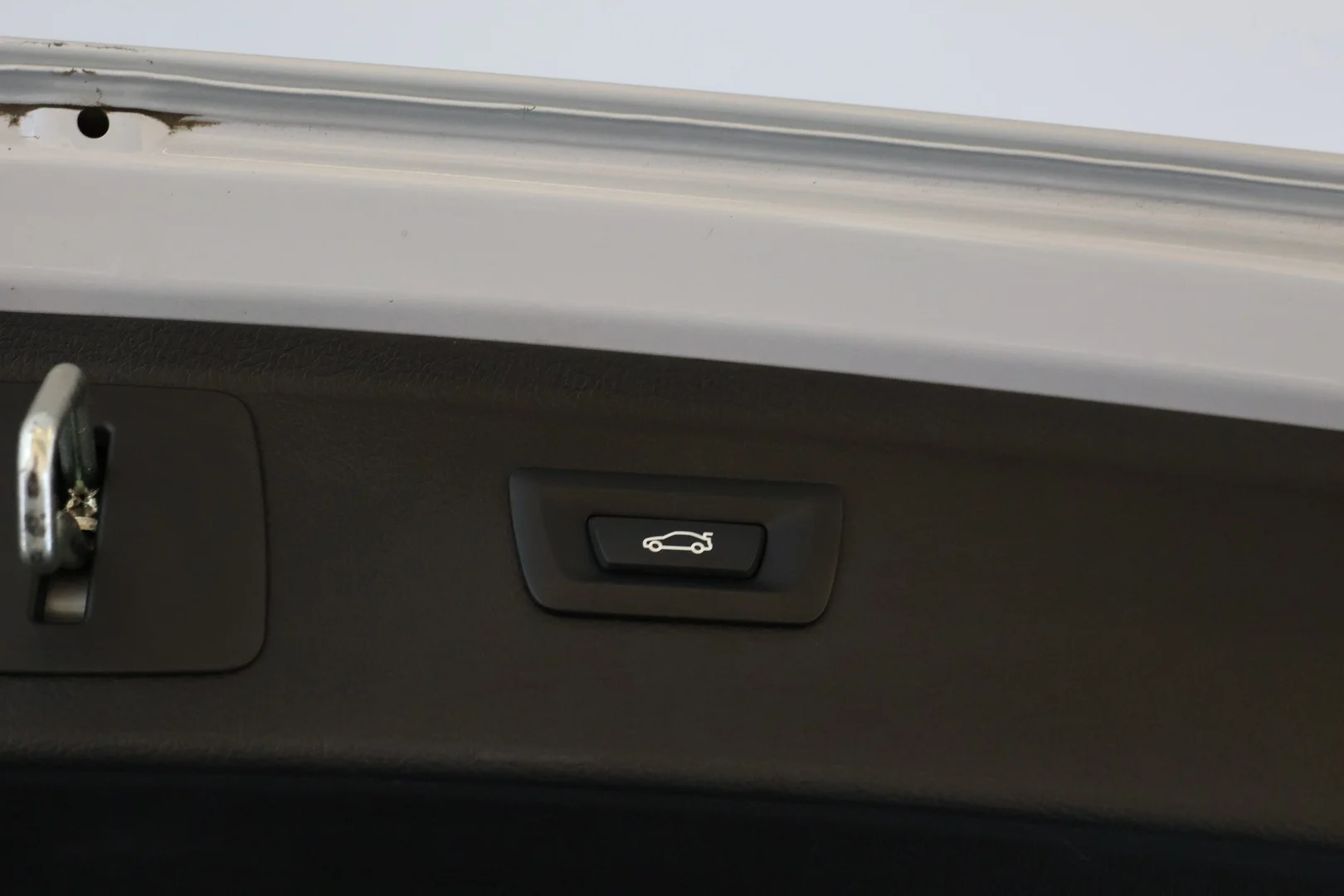 Car Image - 1y20b231b0XKQbh3hD7yBT