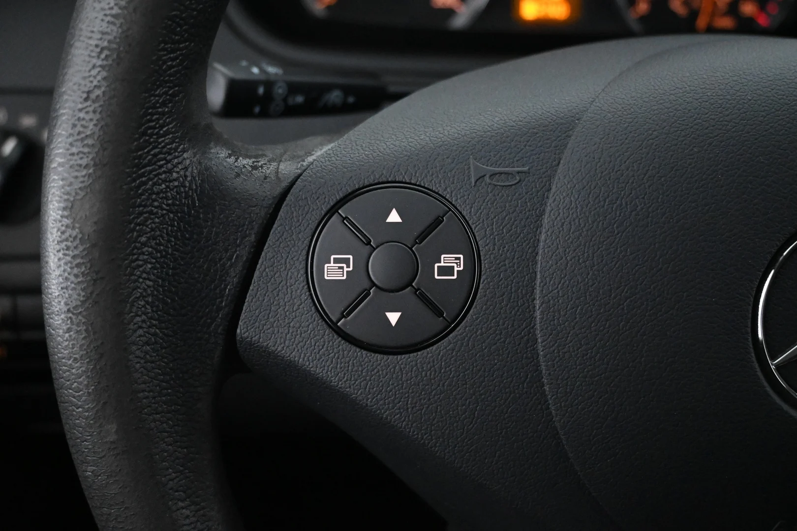 Car Image - 166a2ayWlJuLXJErwGQ7l4