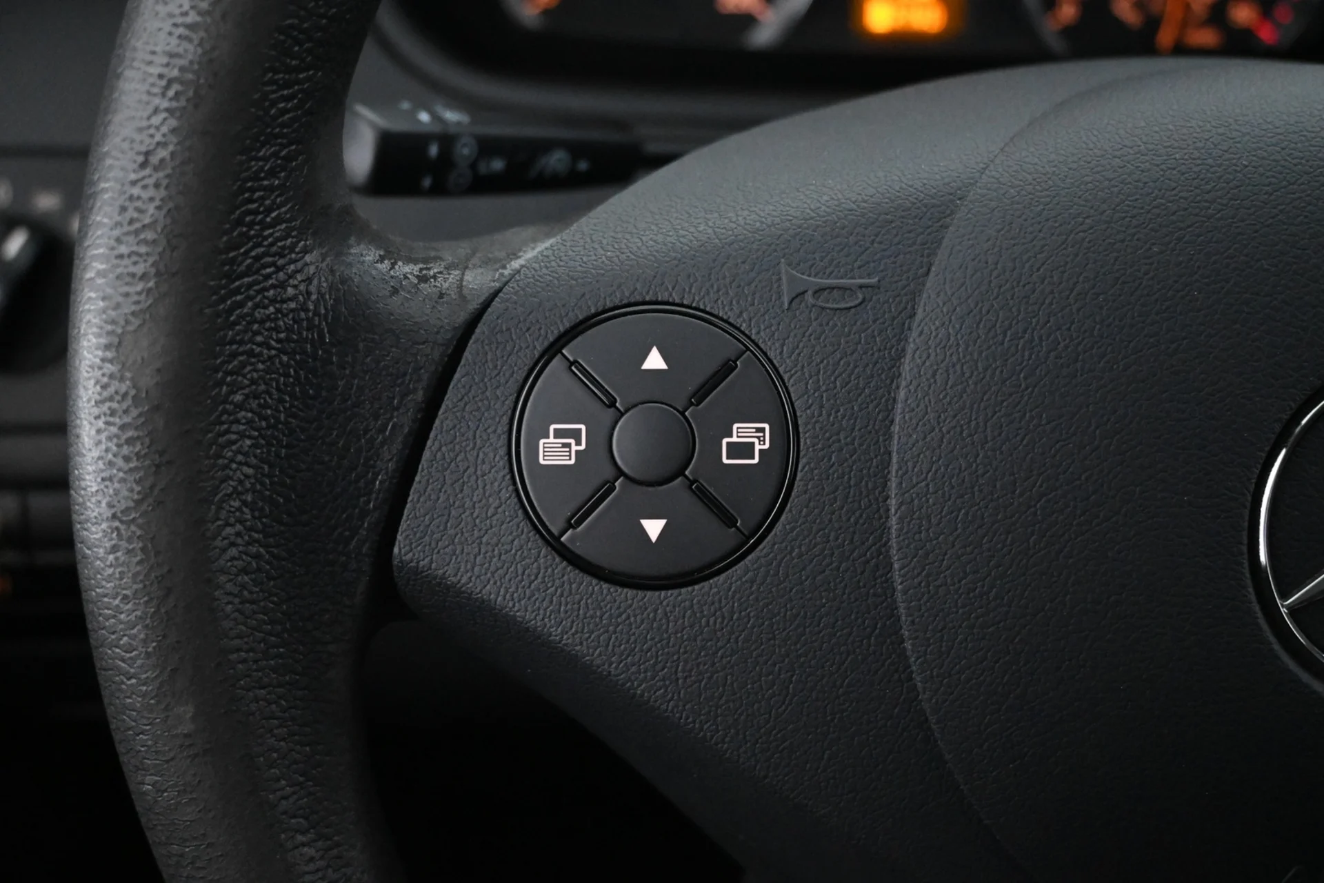 Car Image - 166a2ayWlJuLXJErwGQ7l4