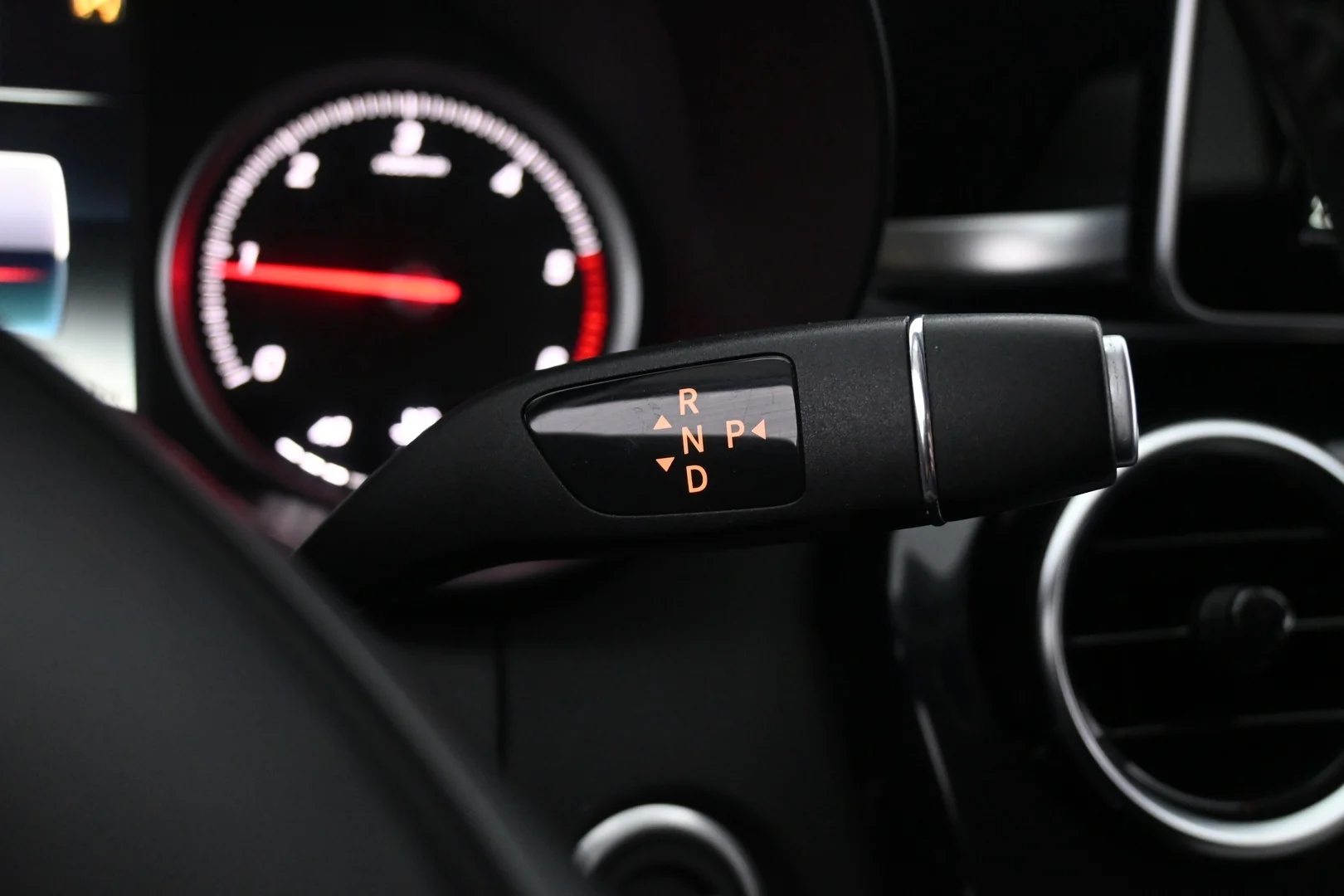 Car Image - 618XF3z8uGljtJzL2kNArI