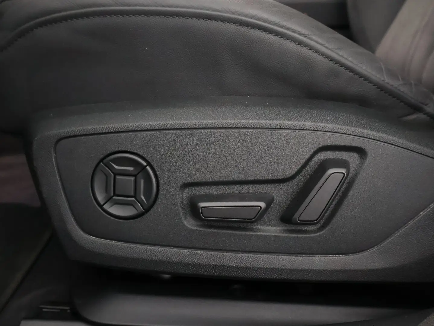 Car Image - 3xzIxFtcVHdUqZOpXLaoxO