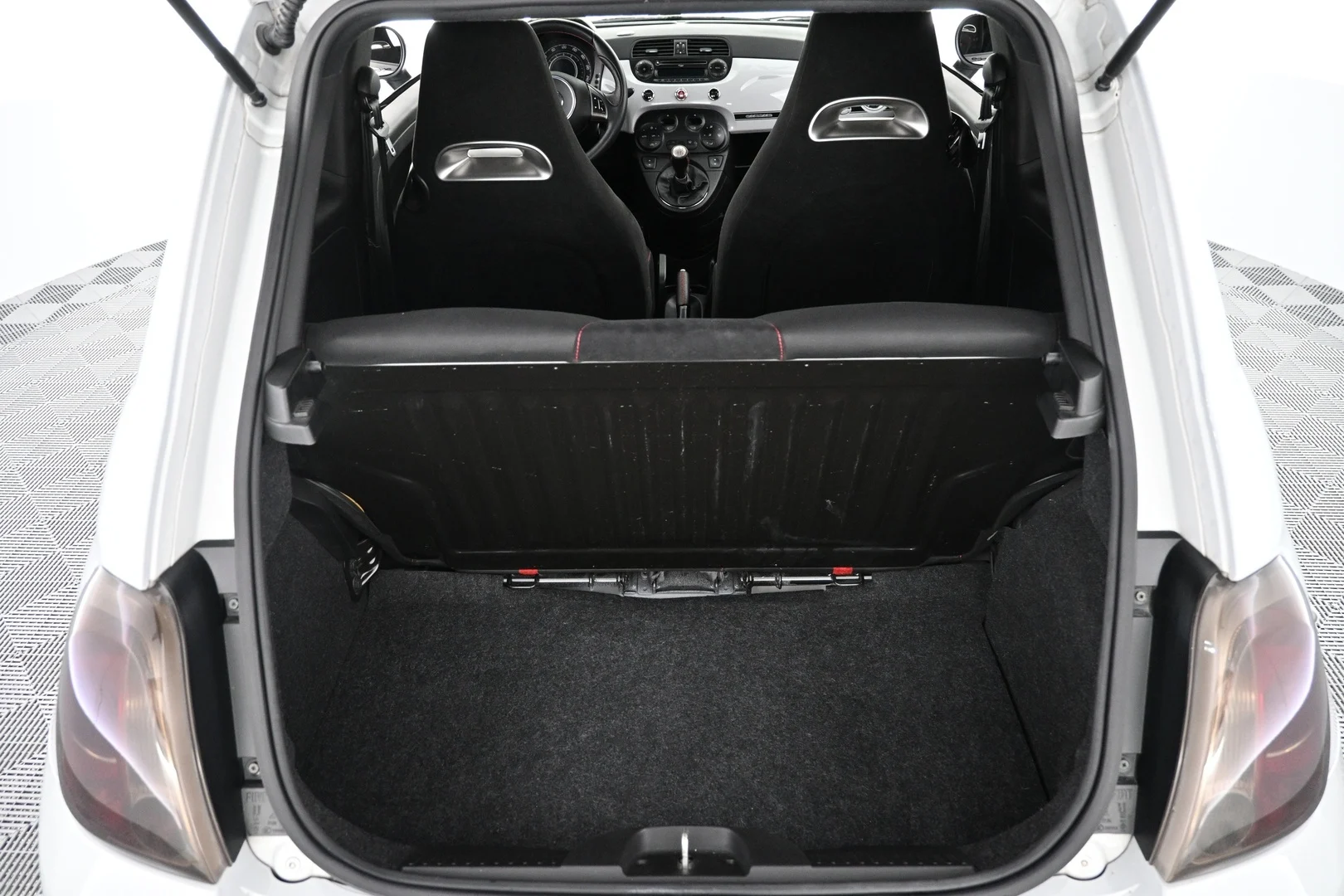 Car Image - oKVR2MVfsATWLC3ML7oFI