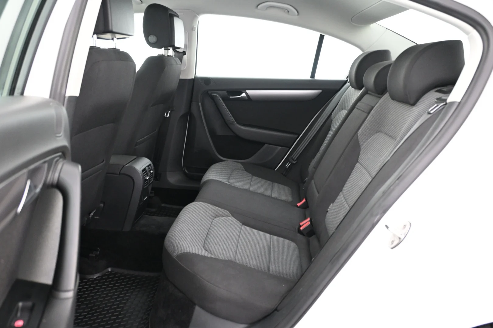 Car Image - dcPWo8khn6MWVjnxeOMeB