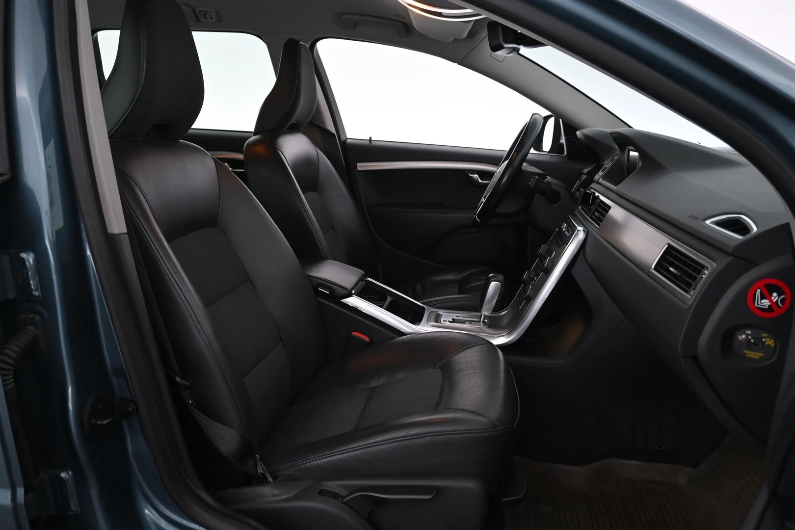 Car Image - 1m2yhTT5Y0sVZon2q8lhL1
