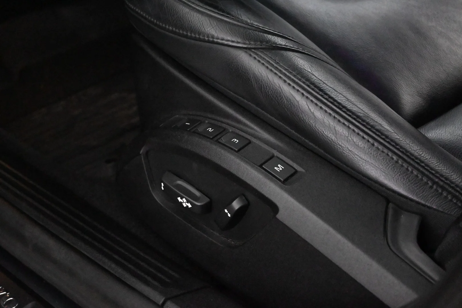 Car Image - 4UUtbR0MF4TY3QgRmK6hjS