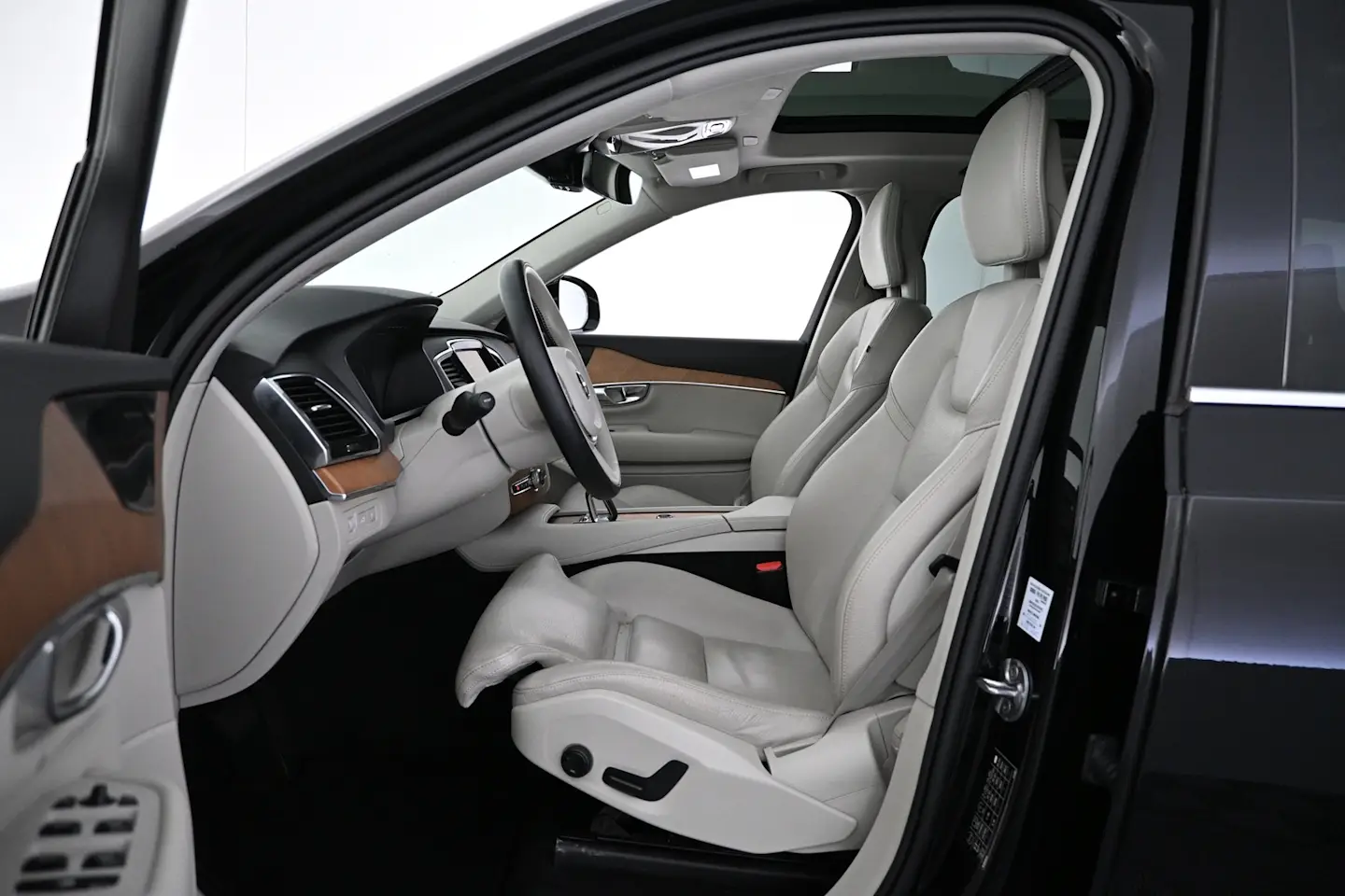 Car Image - 5JlvR56cpBzM5cDSRKoZrt