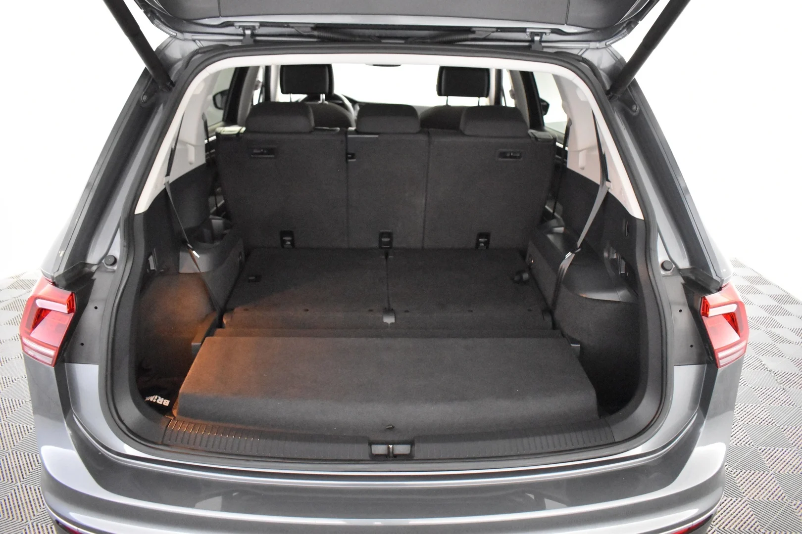 Car Image - 3jR8K6SW5rgGjlHZPwtBFL