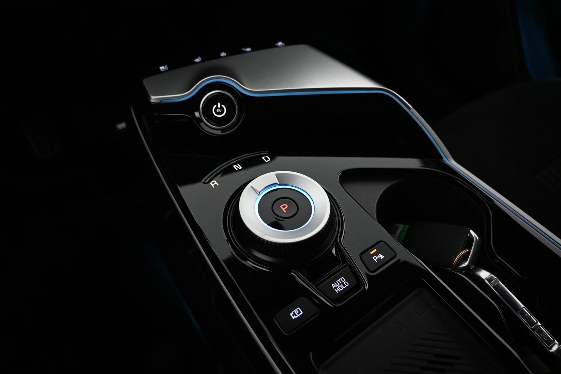 Car Image - 3JQWtrlmBI3xQQ3H2QFhEv