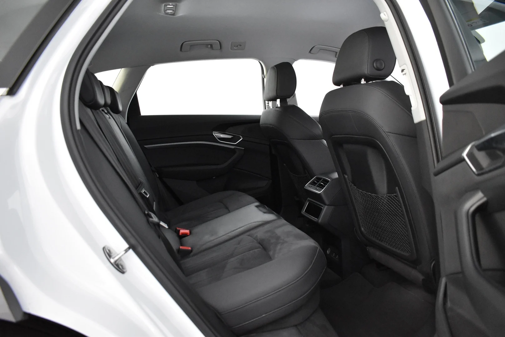 Car Image - 1JfsIEGSVWc74AAxnOY45c