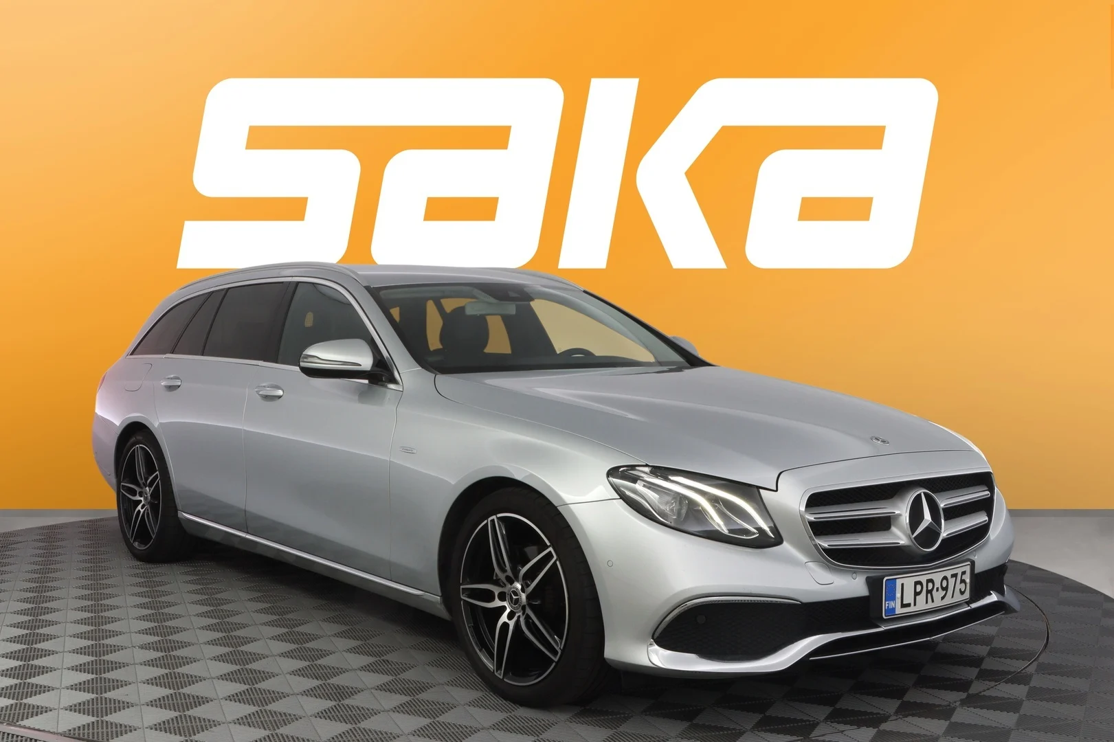 Car Image - qhprAybFkfrH5PCTkSUxL