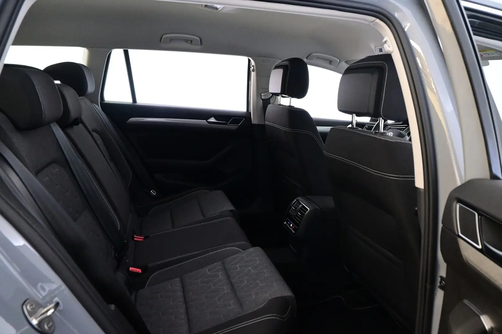 Car Image - NE2QGmWpa3dbhnJ52Z9YL