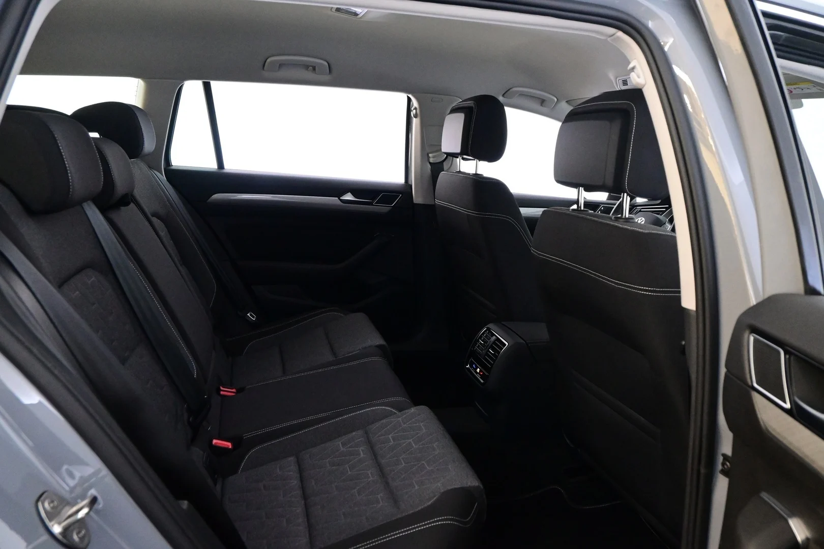 Car Image - NE2QGmWpa3dbhnJ52Z9YL