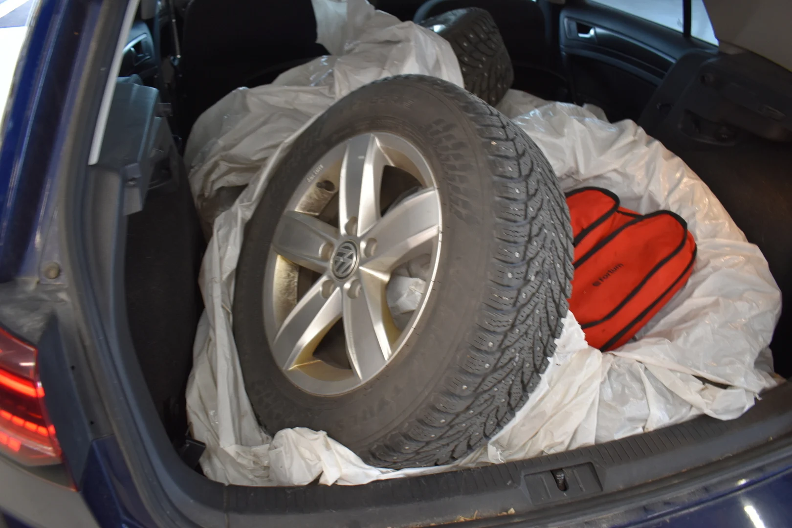Car Image - 42KilSgzDEMoV49syp3tRK