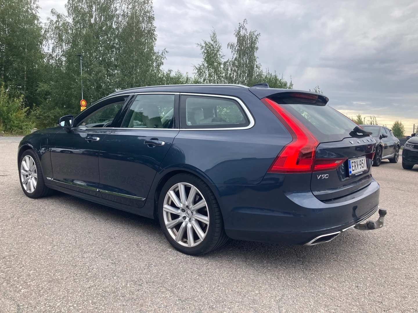 Car Image - 6iL4nPhr9tCnTl8vwLKTCo