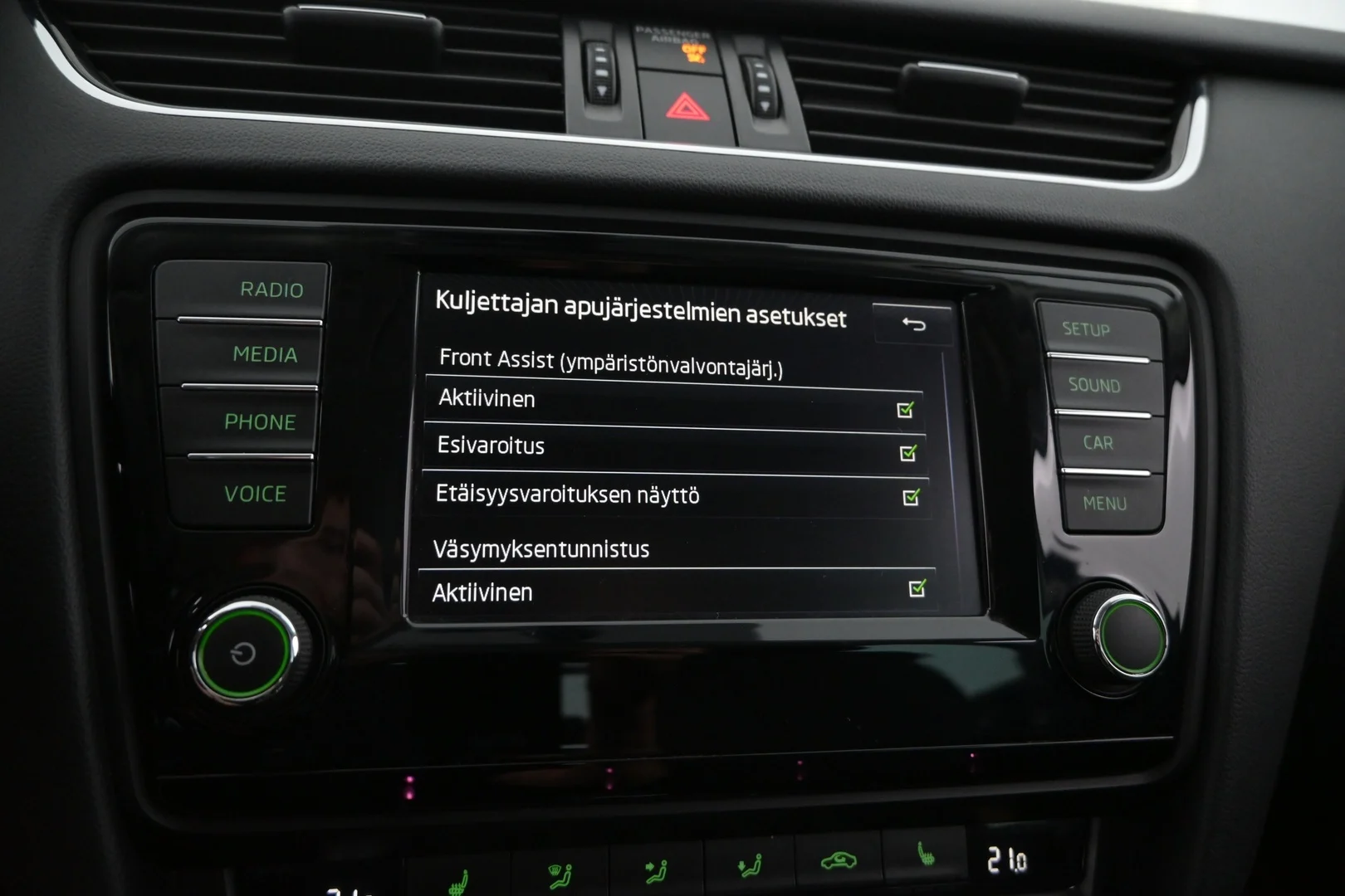 Car Image - 72SFiUHqw3k0LLy9IqUhzn