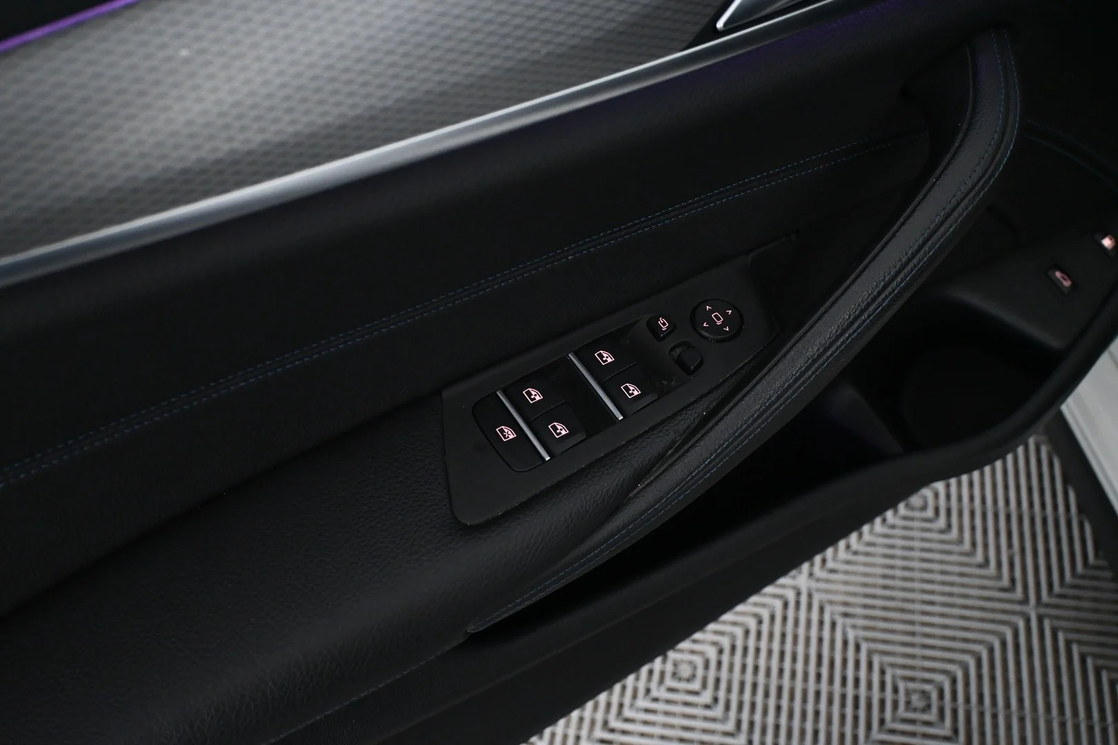 Car Image - 6lMkGlW8FWNLtnmjruAW0H