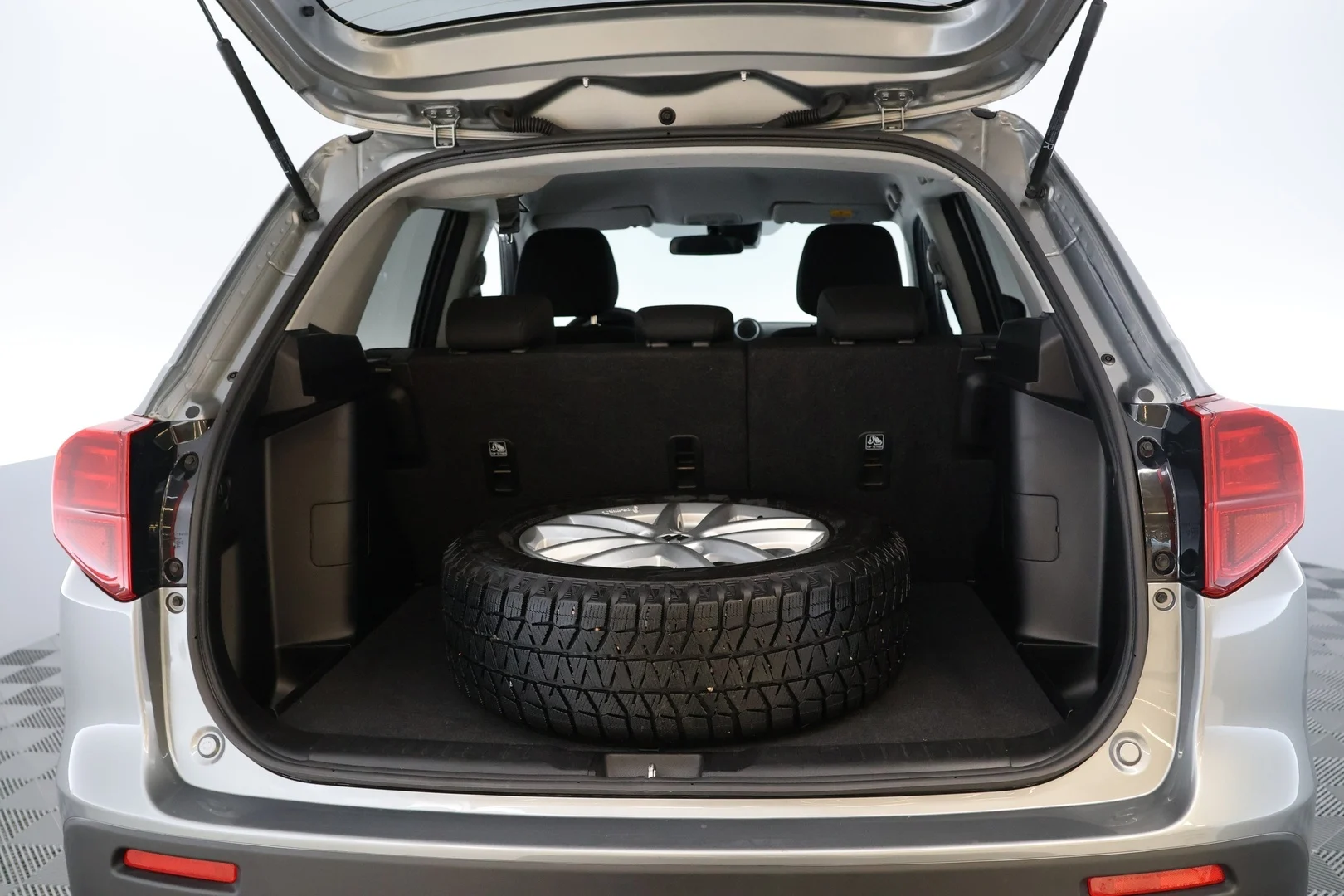 Car Image - 7fU0akzHySbg412IrluBmt