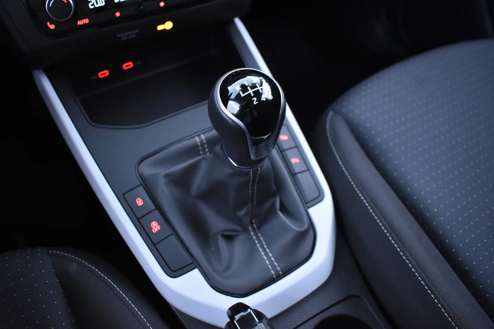 Car Image - 7wnYBNxSlCVZocsAQA8XK7