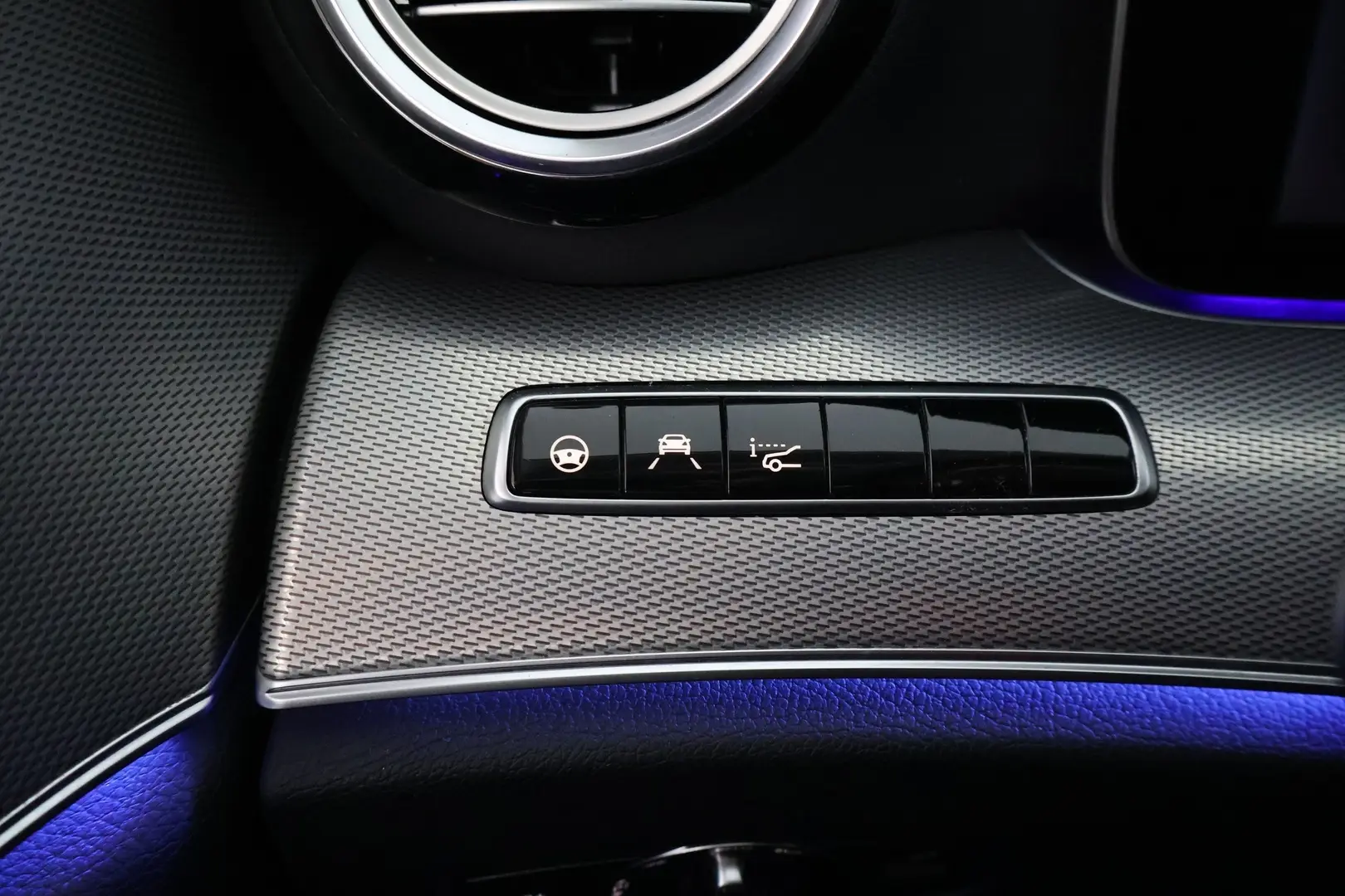 Car Image - Lrtfdro64OjXvkhplnaWo