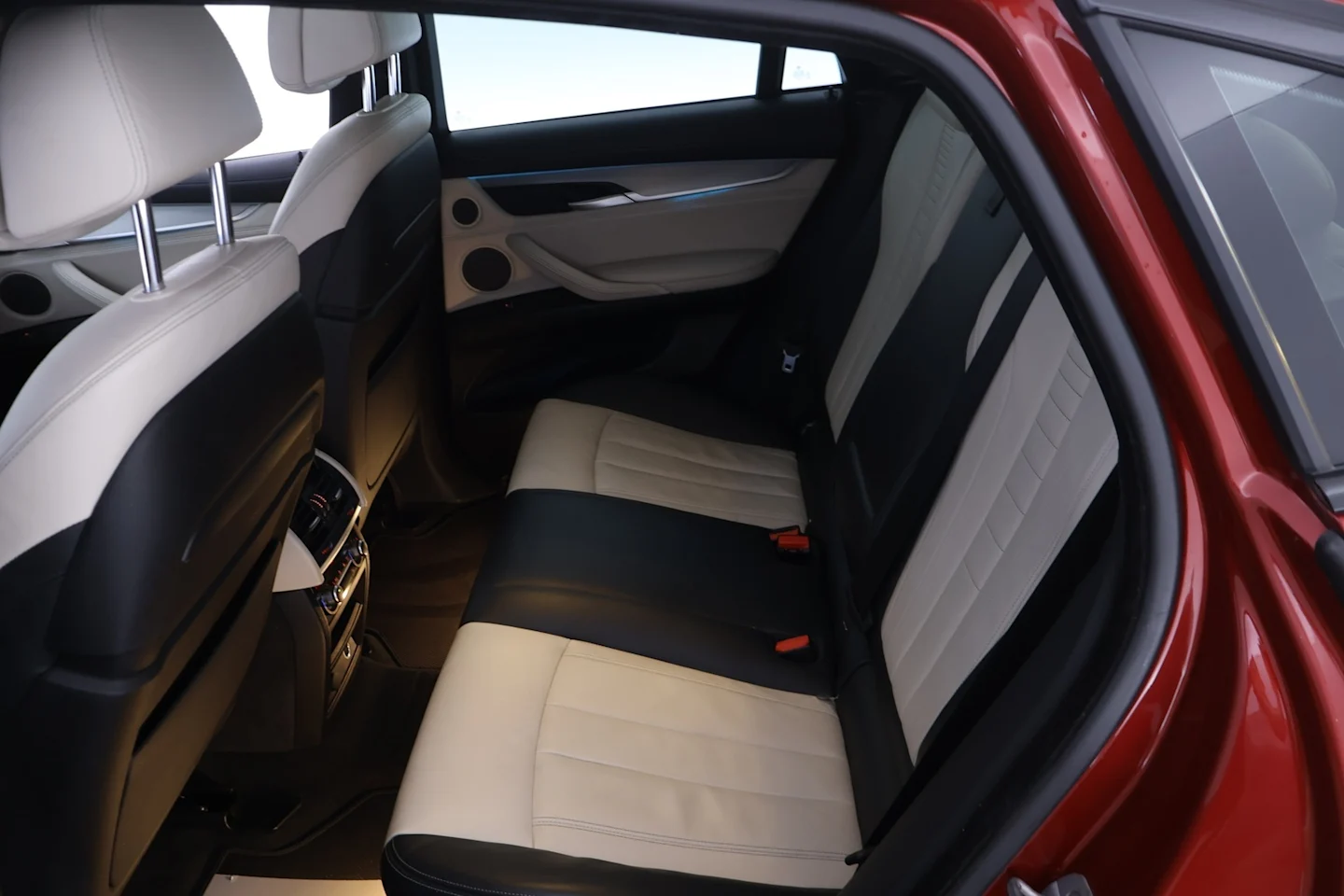 Car Image - 6UZspv60ugRmlx3Phaac8Y