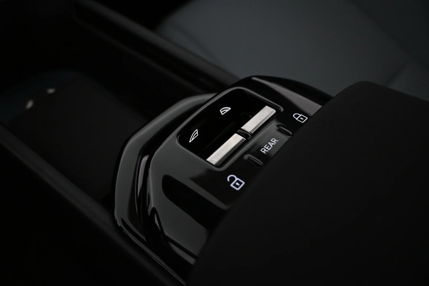 Car Image - 9LNgzKMCmvwVSeQDCtLk7