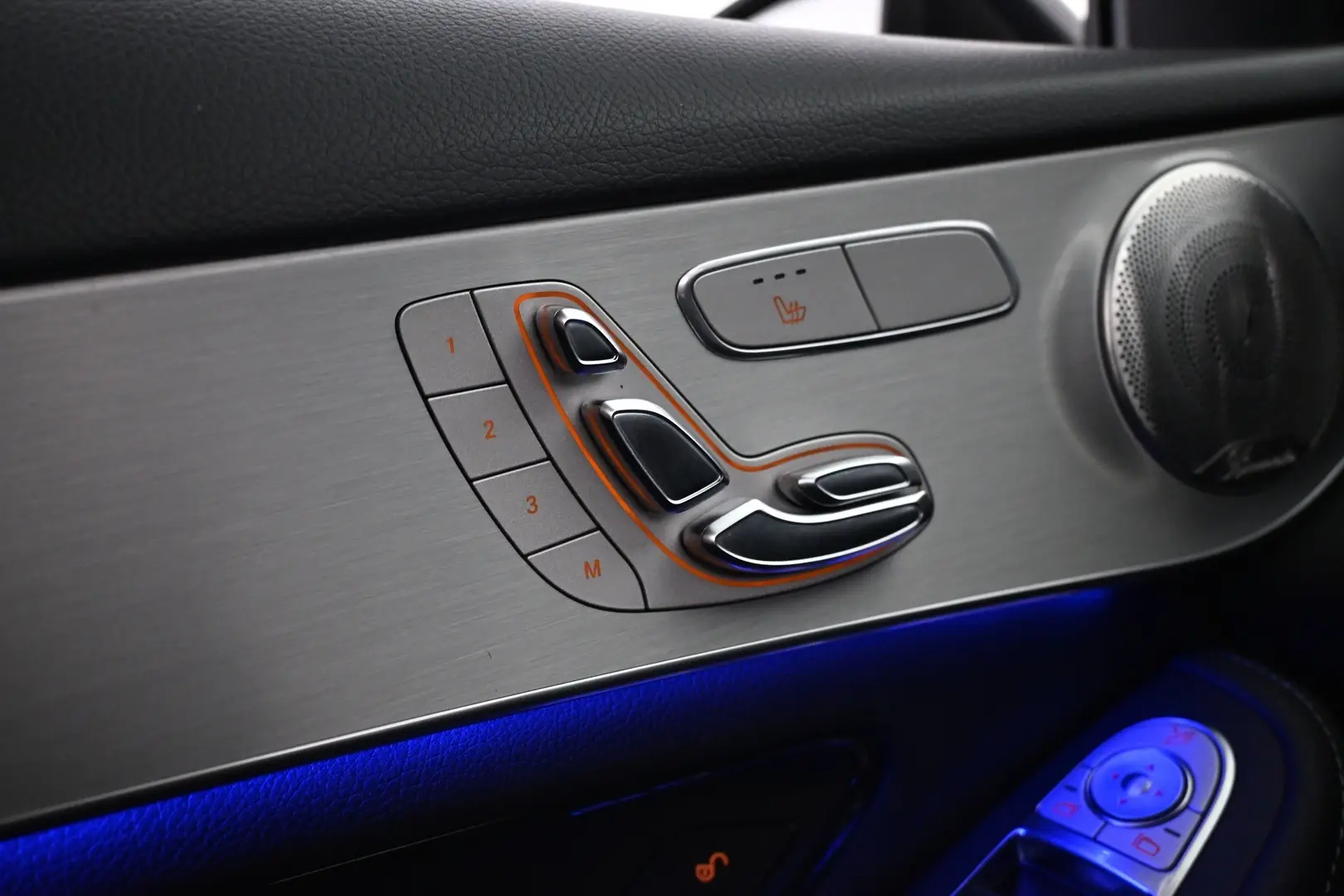 Car Image - 26r4CCzIWbsvgK97i25dRS