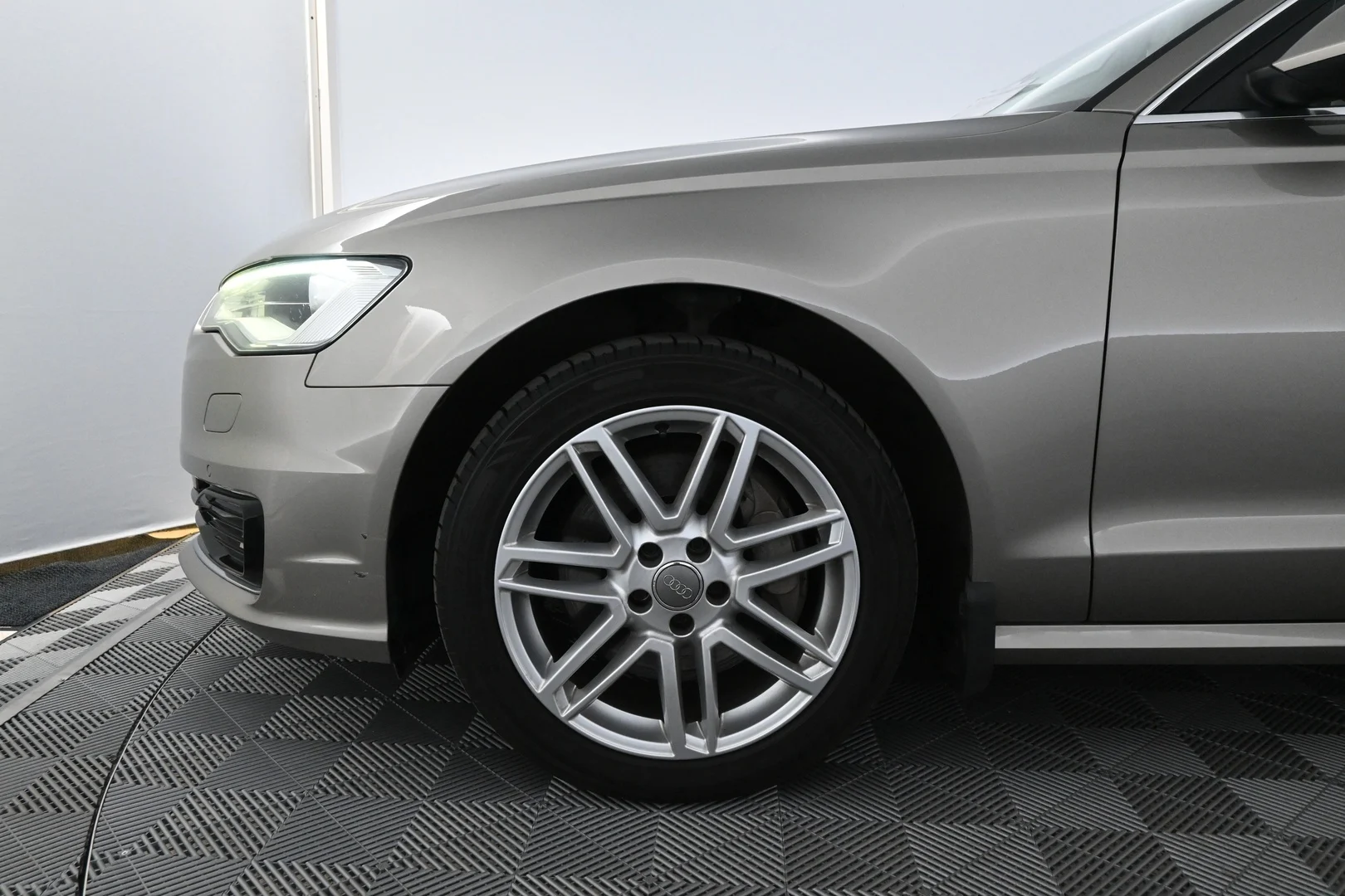 Car Image - 6V11CDQ2tbCqj8EPqGBcCs