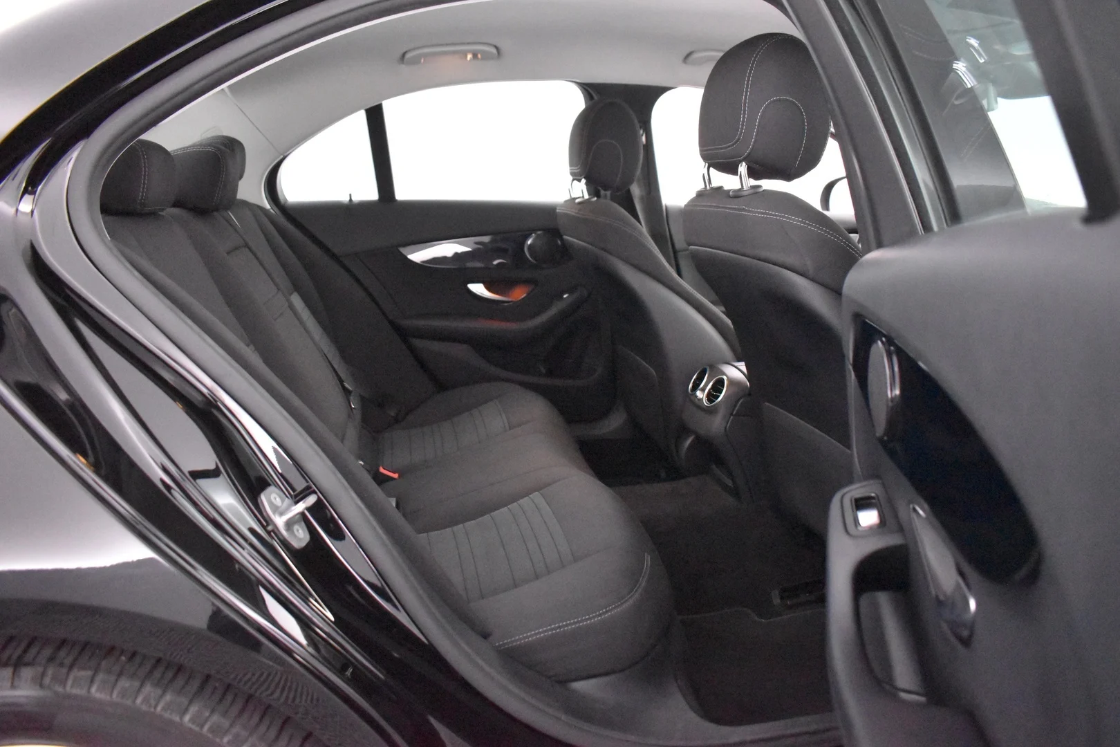 Car Image - 2KJ5qd9QV6kZuOjBtFvuU3