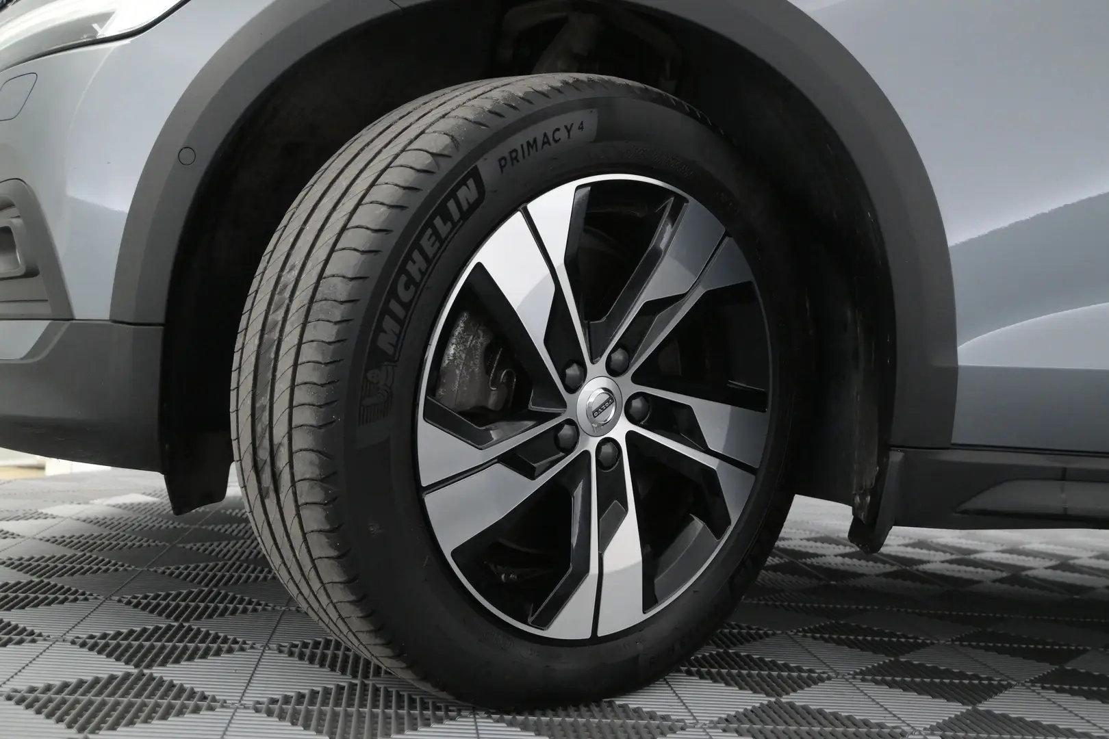 Car Image - 6xBq4B4hWNFwzxV7iS1zg4