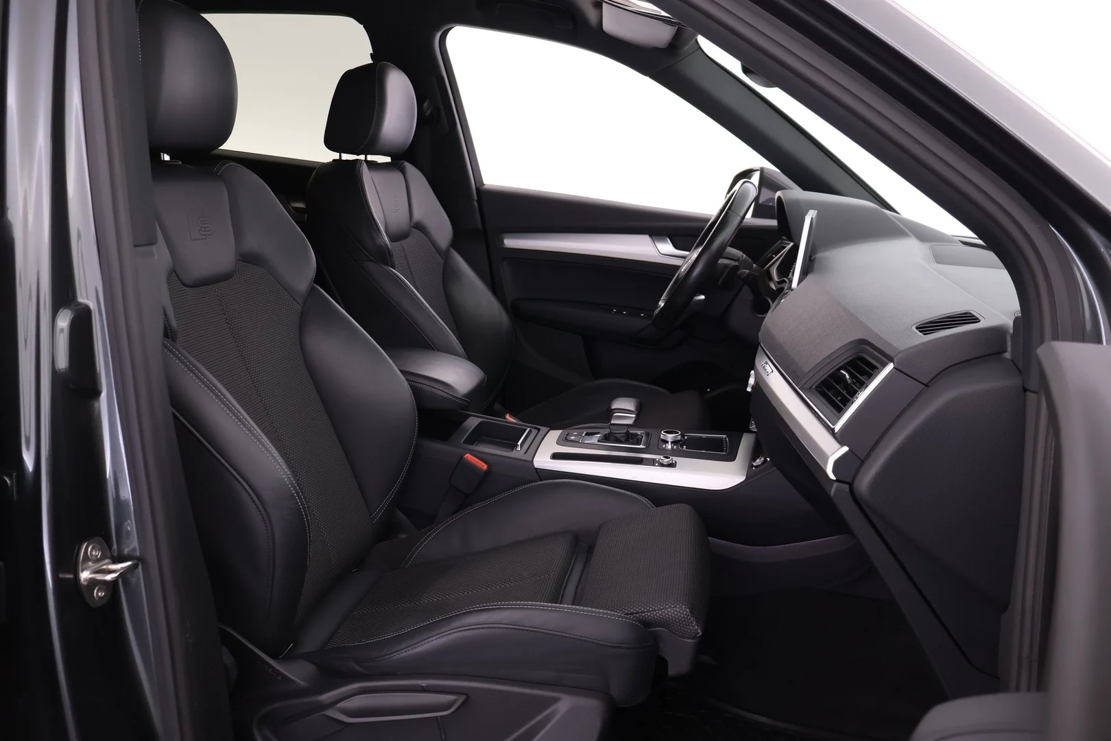 Car Image - QPQOl1zgHuGlxUTMaPwve