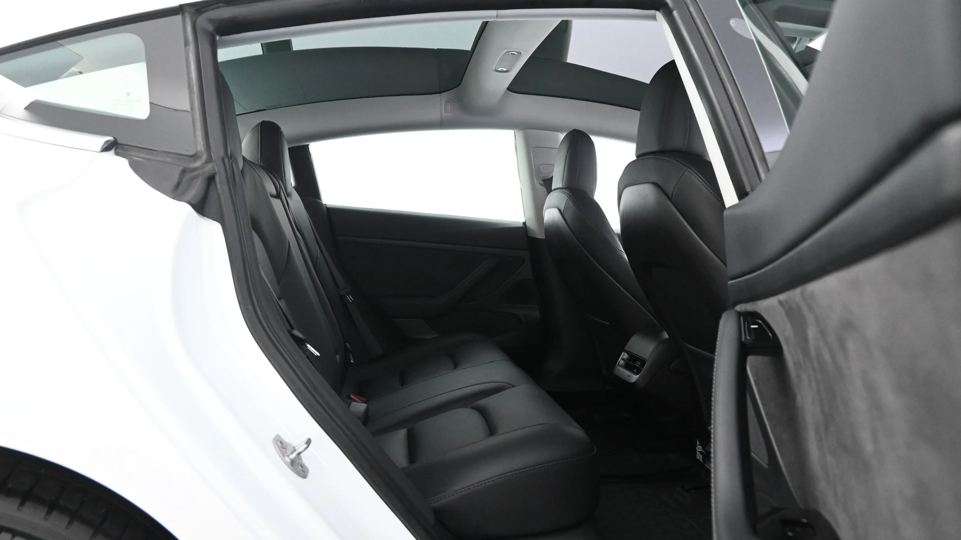 Car Image - 7giJqZwB7gtakbzLzgnwRz