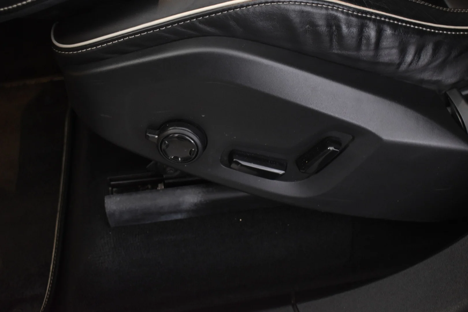 Car Image - 4zncoJlP93K0hV5LVuOpG