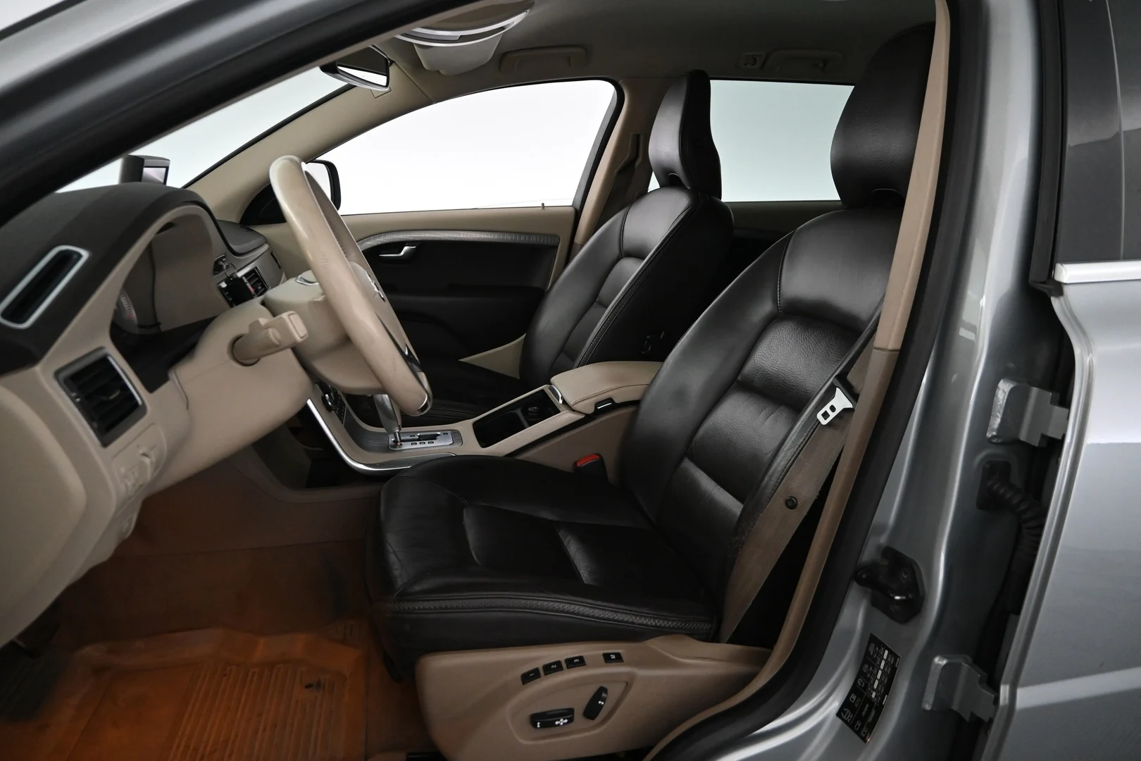 Car Image - R2KSfvElTjb00cxCRcUvg