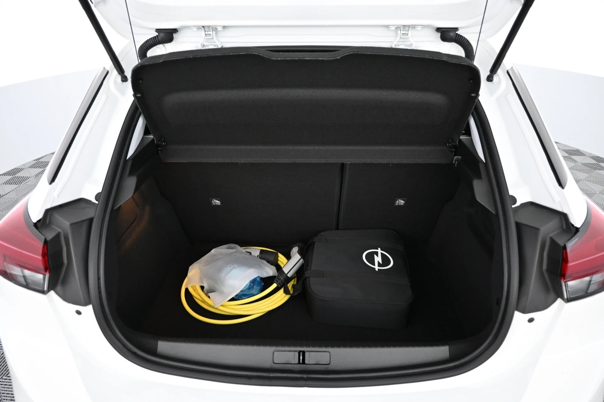 Car Image - 7cM1EDhq0bwrLMuhdXplfr