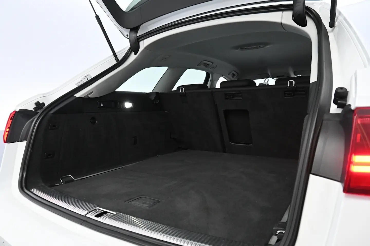 Car Image - 2bzuuQ6DpebRMZEpOcptuF